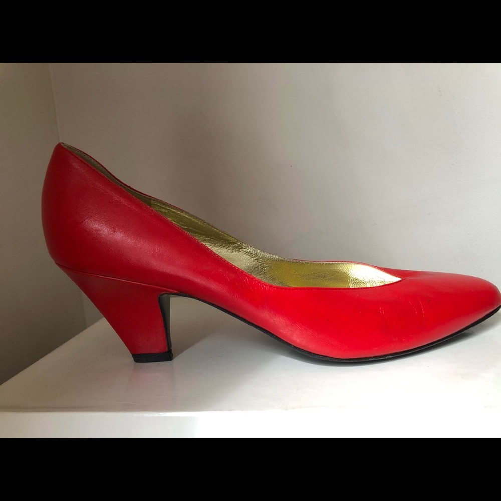 Arlene La Marca red shoes